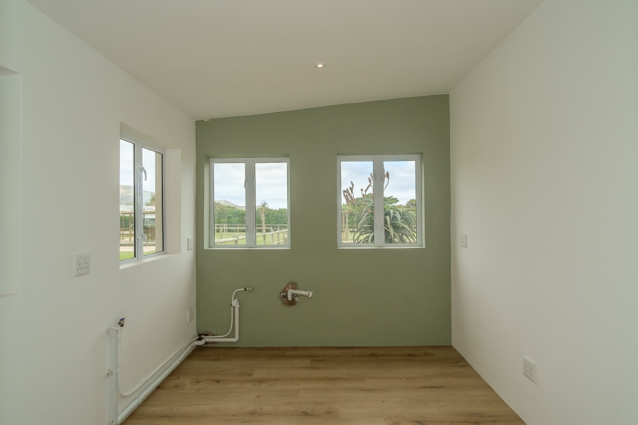 6 Bedroom Property for Sale in Meadowsteads Western Cape